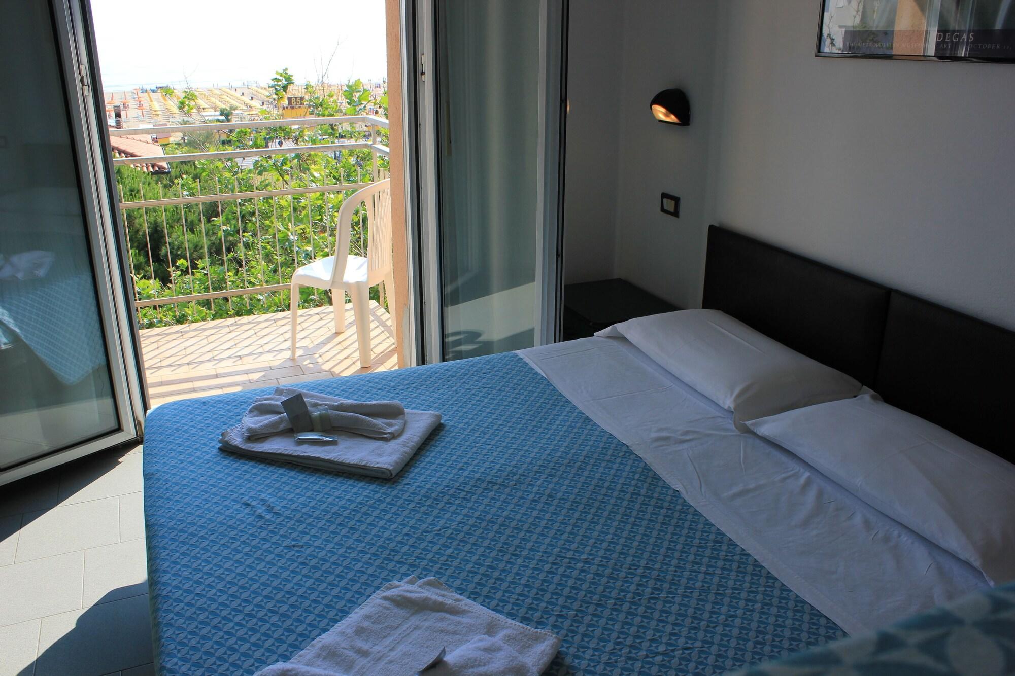 Hotel La Torretta Bramante Rimini Bagian luar foto