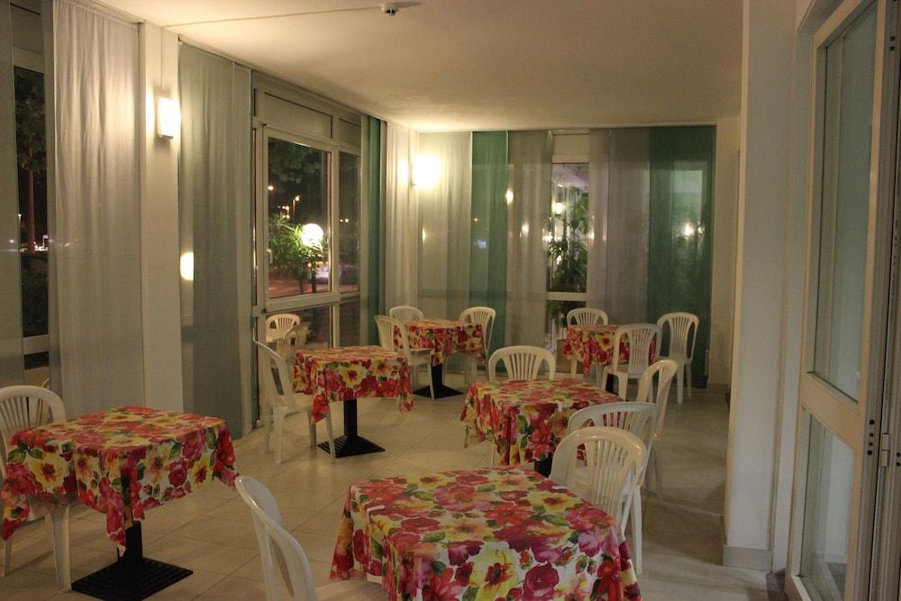 Hotel La Torretta Bramante Rimini Bagian luar foto