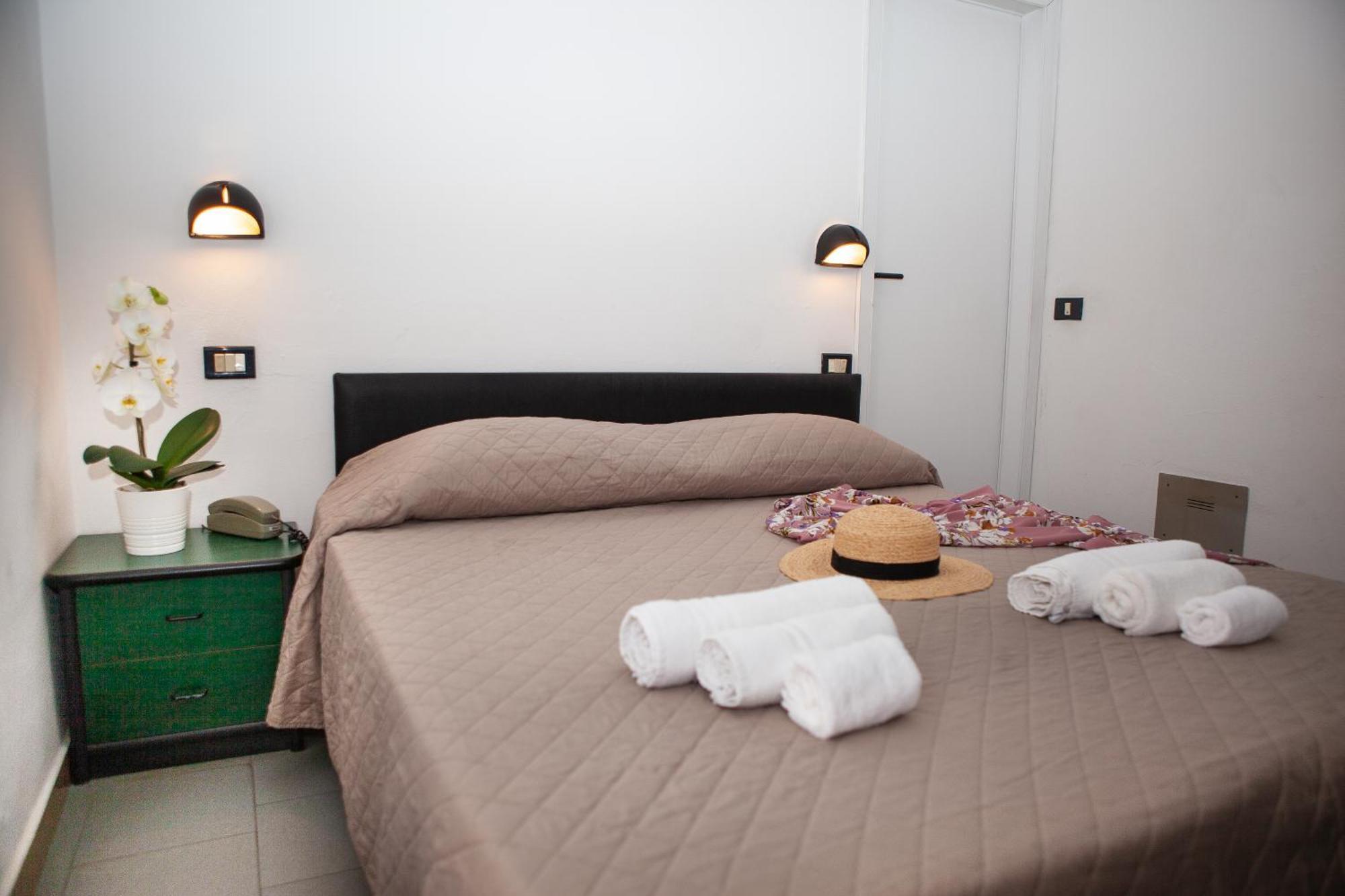 Hotel La Torretta Bramante Rimini Bagian luar foto